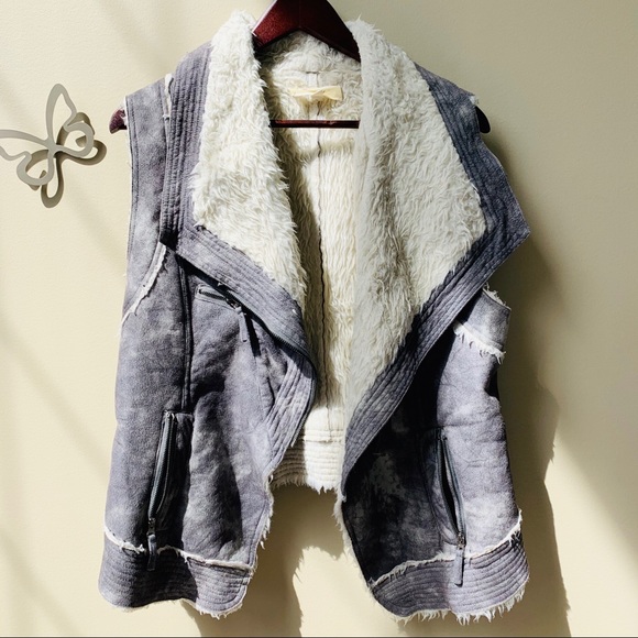 💘 LOST APRIL FAUX FUR SUEDE VEST - Picture 3 of 5